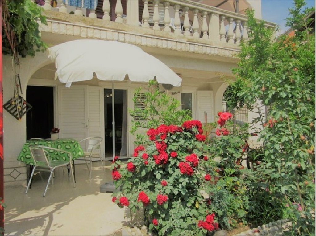 Novi Vinodolski - Villa Mira-App. 2+1 (prizemlje)