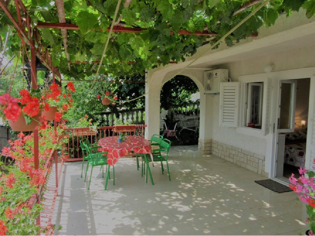 Novi Vinodolski - Villa Mira-App. 3+1 (prizemlje)