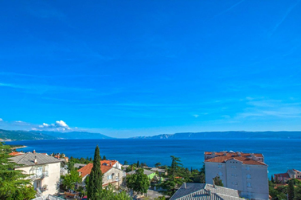 Novi Vinodolski - Villa Mira-App. 4+1 (potkrovlje)